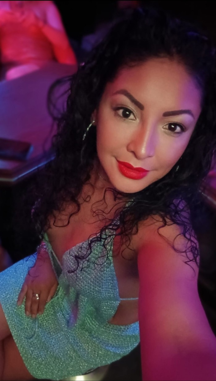 CHILENA MORENA PELO RIZADO, ALMA VIBRANTE
