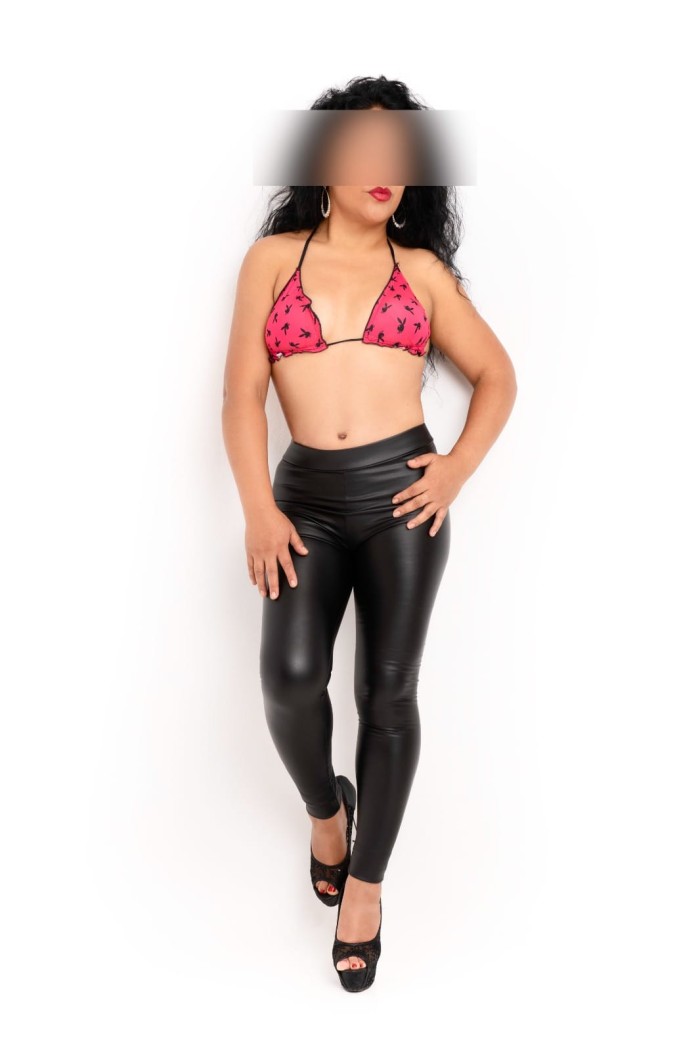CHILENA MORENA PELO RIZADO, ALMA VIBRANTE