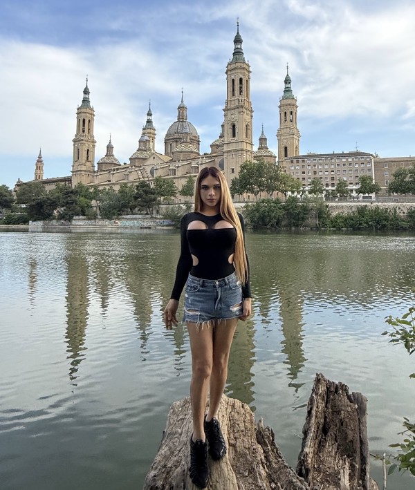 LA MÁS TRAVIESA FEMENINA COLOMBIANA EXÓTICA