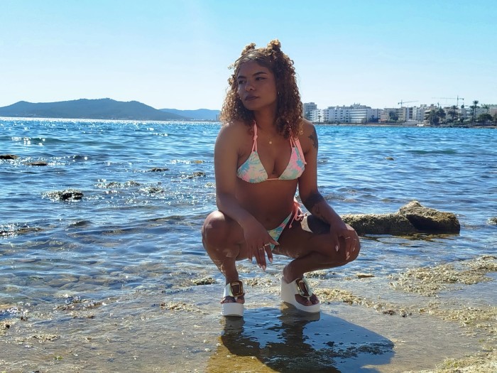JOVENCITA LATINA MORBOSA Y MUY CAÑERA