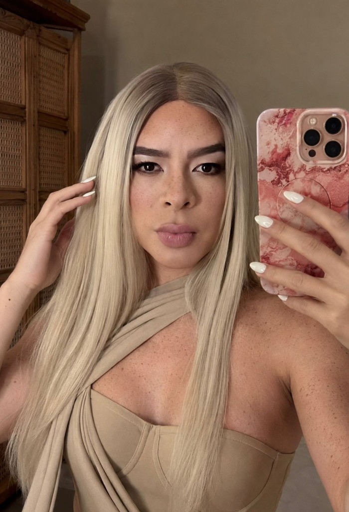 Leche para tu boca ven mámala, trans en Logroño