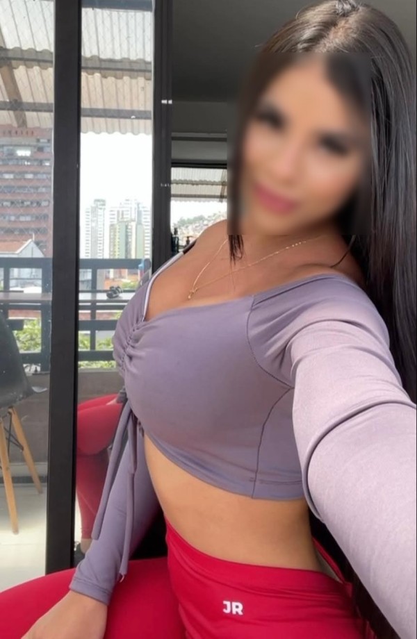 SANDRA, ENCANTADORA, DIFICIL DE OLVIDAR