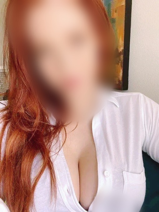 Pelirroja  alegre y diverda en canto de chica VIGO