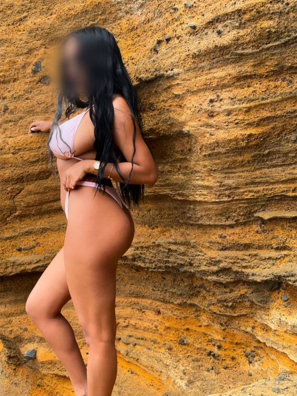 Sexy brunette natural body in Benalmadena