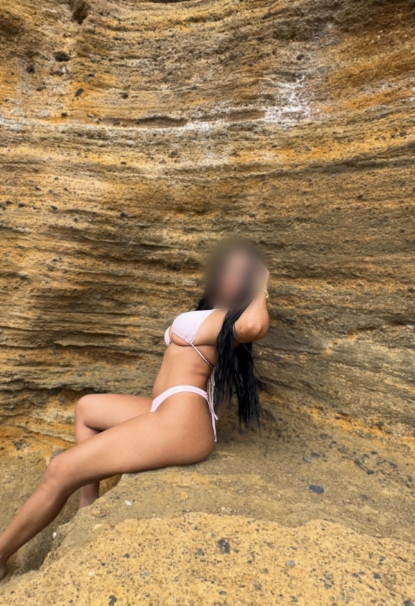 Sexy brunette natural body in Benalmadena