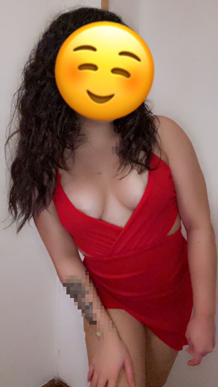 Jovencita muy caliente y cachonda
