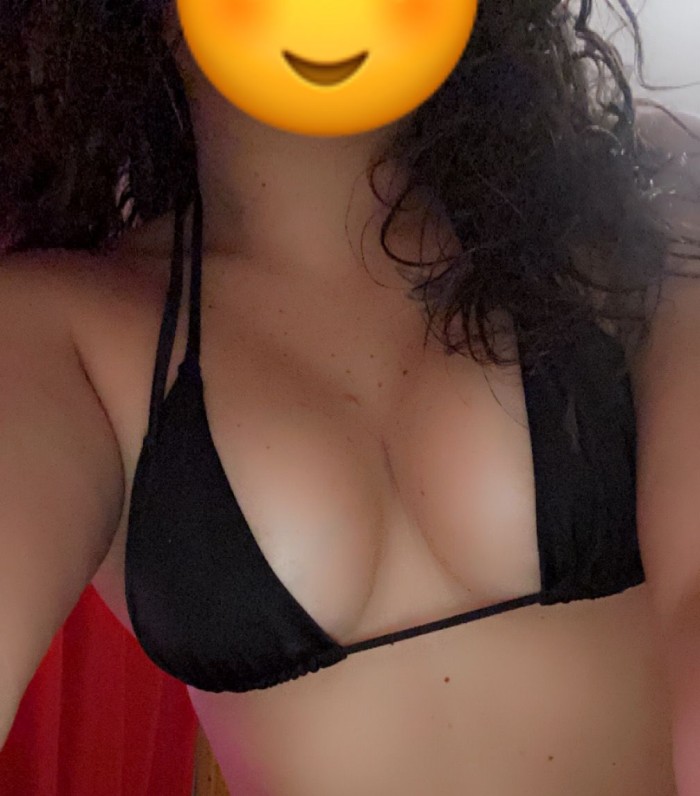 Jovencita muy caliente y cachonda