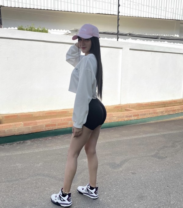 HERMOSA NICARAGÜENSE DE PASO POR FERROL