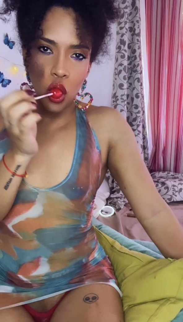 Hola me llamo Carolina y estoy aquí para disfrutar mucho de tus fantasías