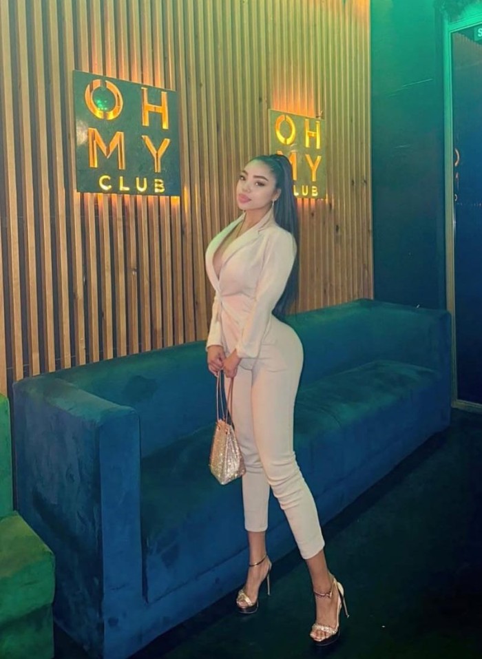 COLOMBIANA COMPLACIENTE A TUS CAPRICHOS