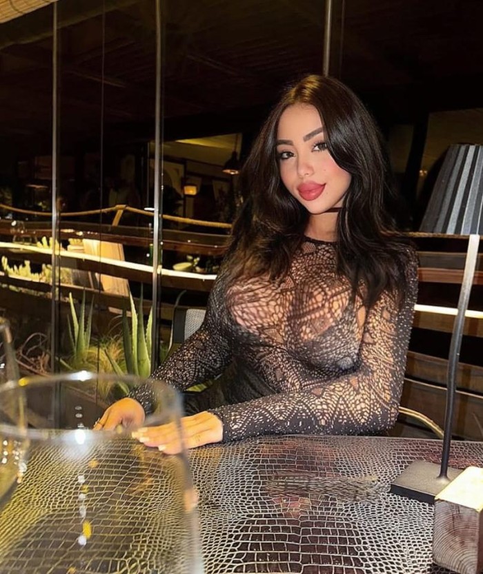 COLOMBIANA COMPLACIENTE A TUS CAPRICHOS