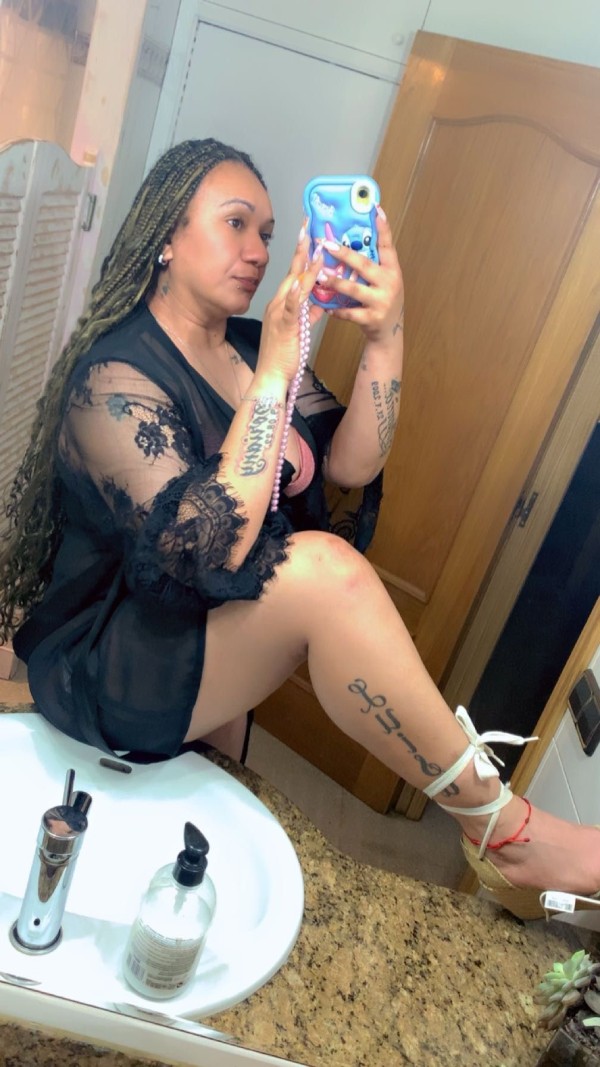 Parla 27 años chica latina  bella y educada
