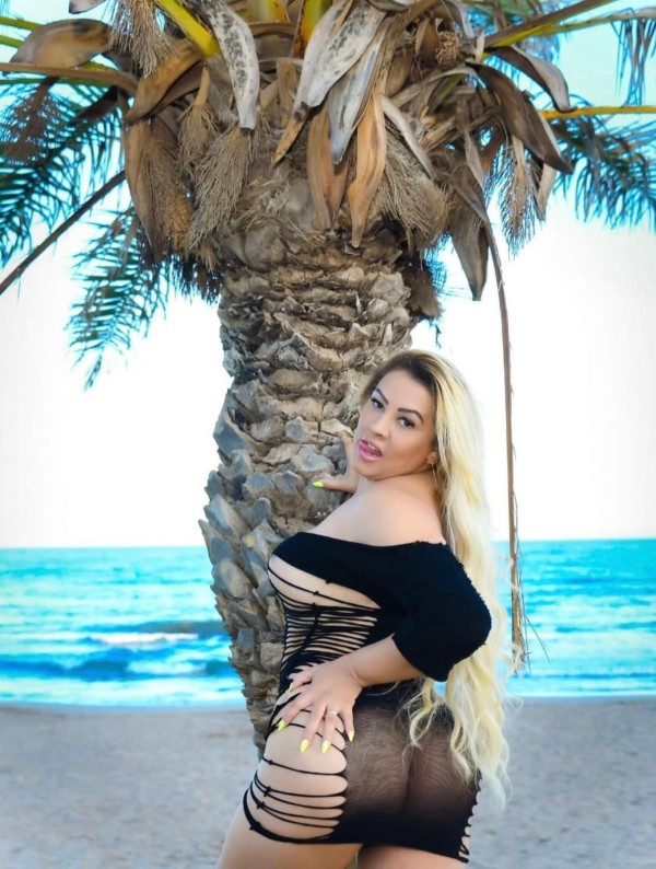 BRASILEÑA DE LUJO EXPLOSIVA Y CALIENTE