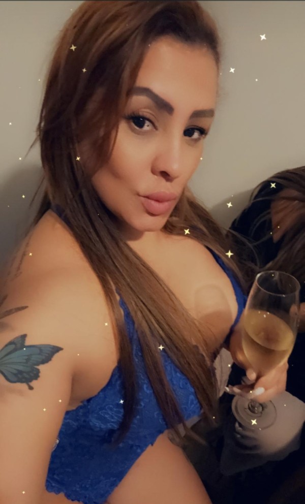 BRASILEÑA DE LUJO EXPLOSIVA Y CALIENTE