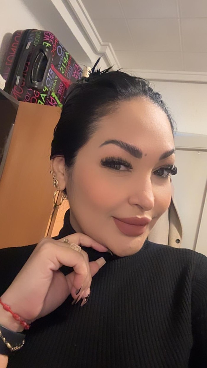 REINA CARITA DE ANGEL, DULCE Y CUIDADO PERSONAL