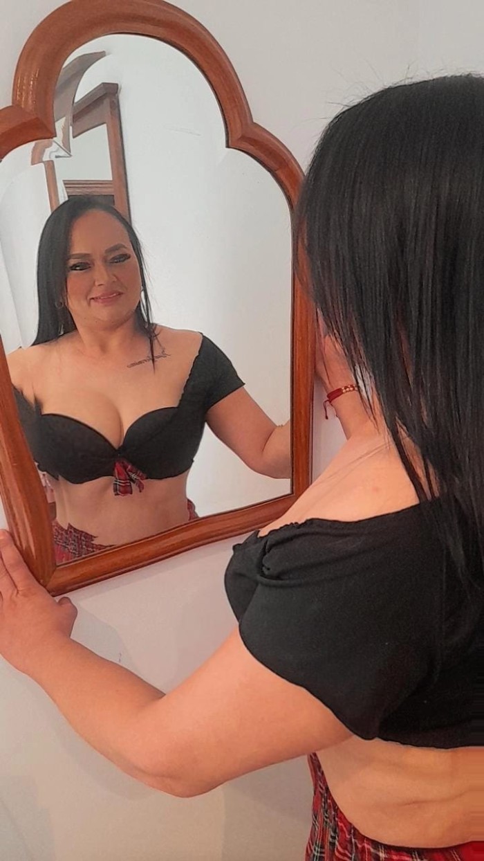 COLOMBIANA SUPER DIVINA Y NUEVESITA EN LA ZONA LINARES