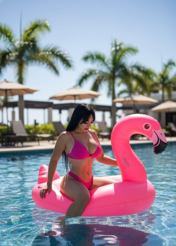 Sharlot Una Mujer Atrevida y Muy Caliente 24H.