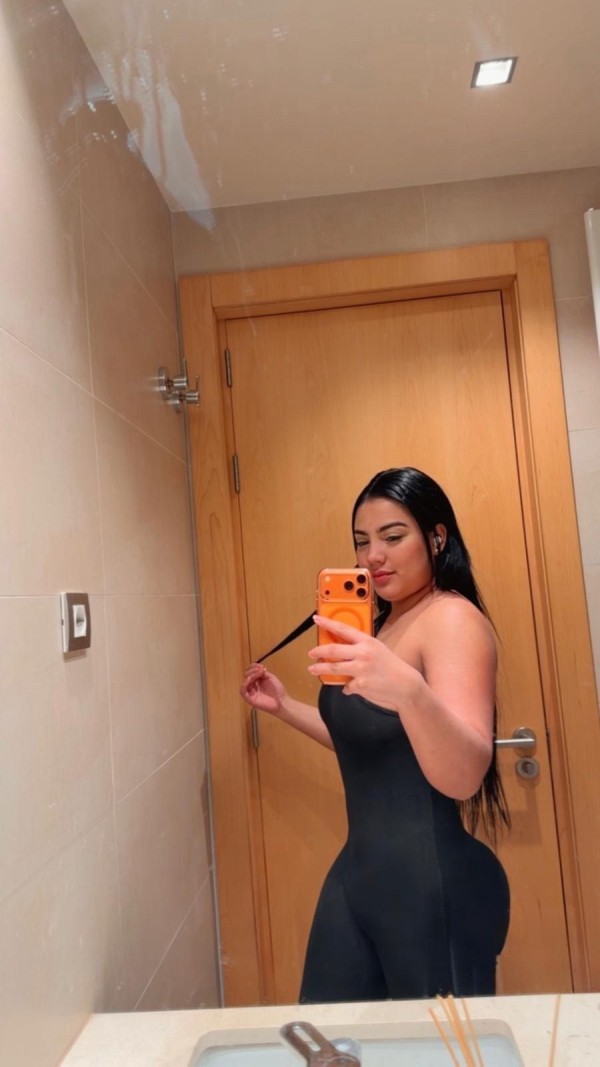 Novedad, ardiente latina muy sexy totalmente natural