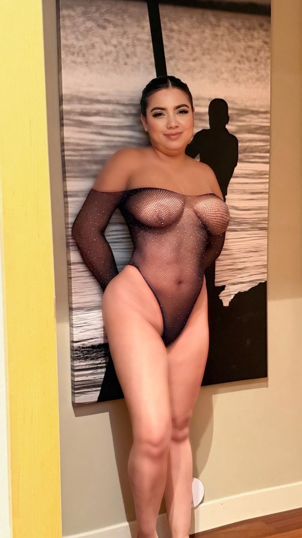 Novedad, ardiente latina muy sexy totalmente natural
