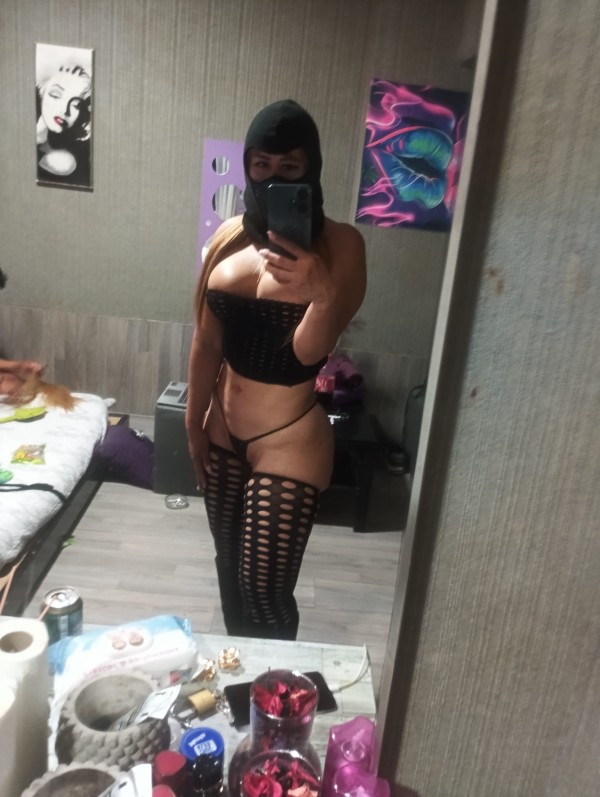 SOY KIARA NOVEDAD EN VALENCIA FIESTERA Y CACHONDA