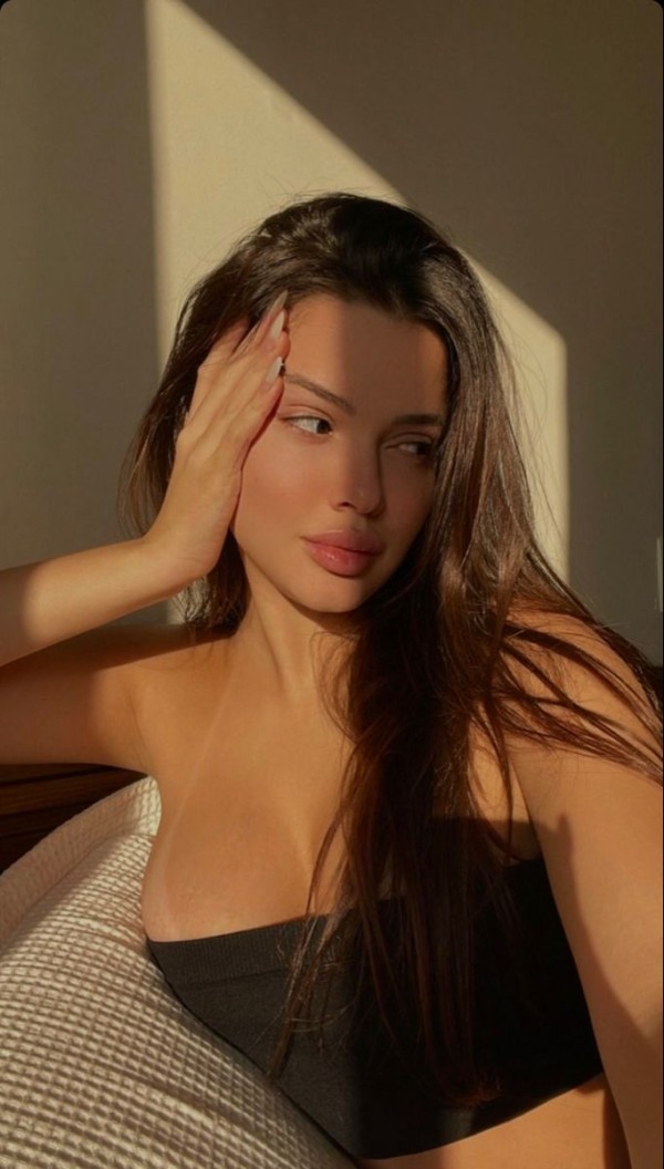 Latina independiente, discreta con fotos actuales