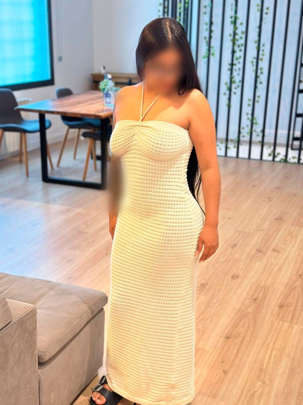Hermosa, candente, cariñosa y con muchas ganas