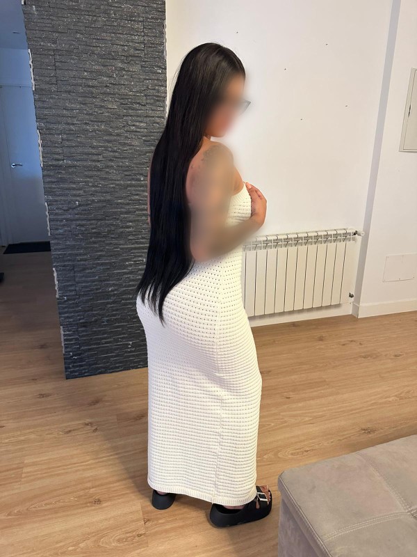 Hermosa, candente, cariñosa y con muchas ganas
