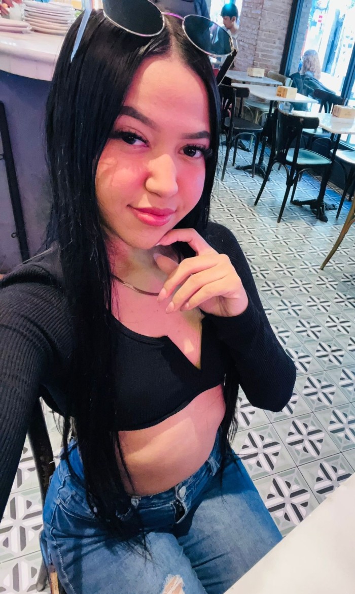 JOVENCISIMA VENEZOLANA CALIENTE Y SUPER TIERNA