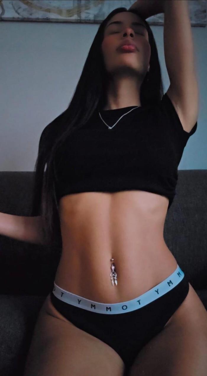 DELICIOSA IMPLICADA EXQUISITA ANSIOSA DE PLACER