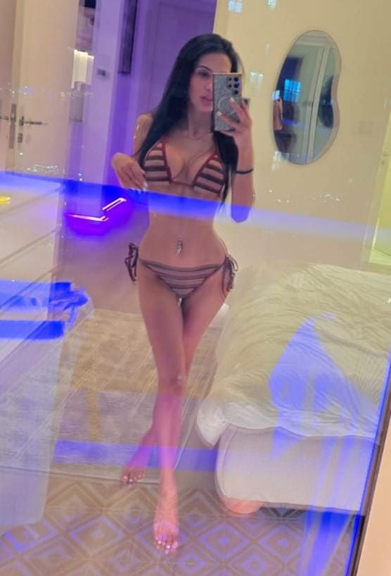 DELICIOSA IMPLICADA EXQUISITA ANSIOSA DE PLACER
