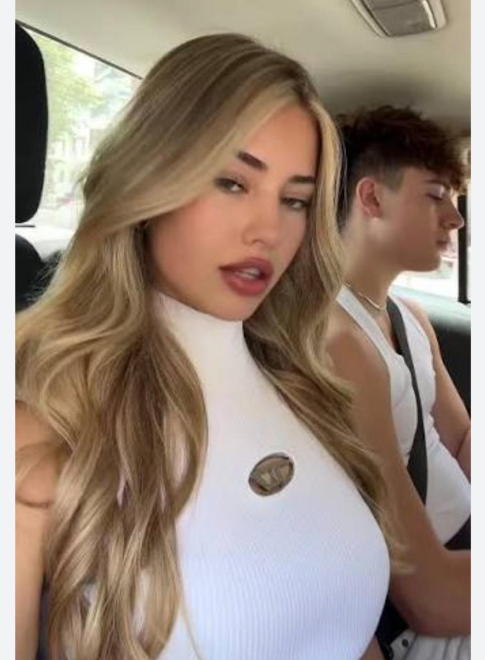 ARDIENTE SENSUAL COMPLACIENTE  BOMBA DE SEXO