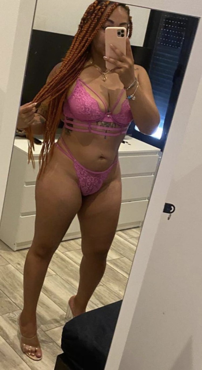 HERMOSA MORENAZA ARDIENTE FIESTERA CACHONDA