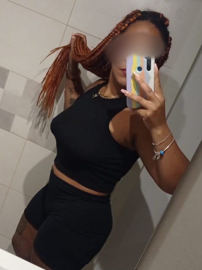 HERMOSA MORENAZA ARDIENTE FIESTERA CACHONDA