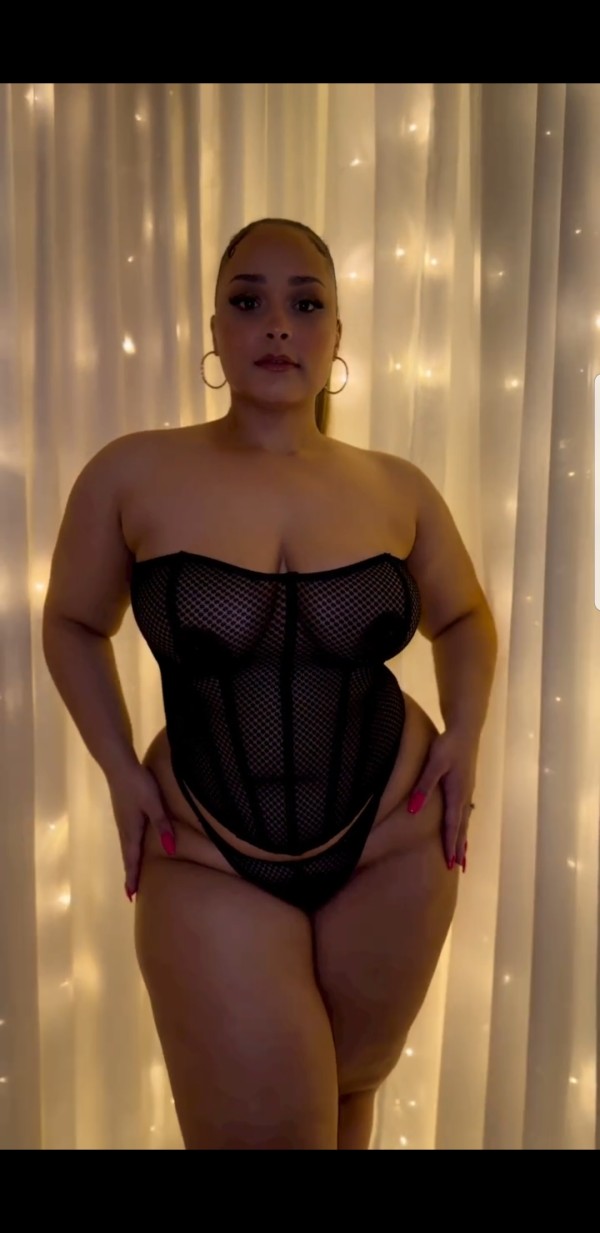 Tu chica SUPER CARIÑOSA BESUCONA