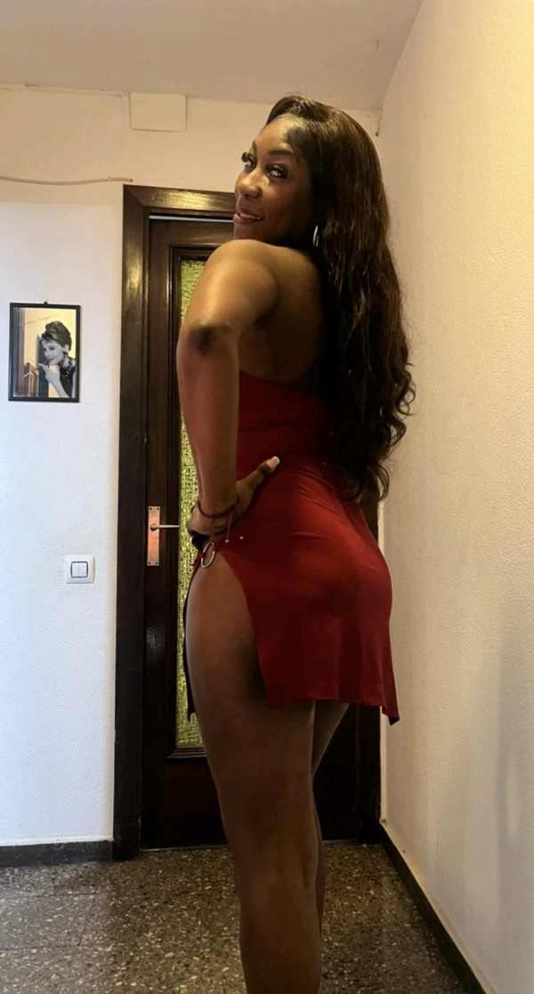MORENZA COLOMBIANA CON GANAS DE DISFRUTAR