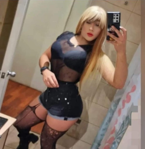 Rubia fiestera con una polla 21cm real morbosa
