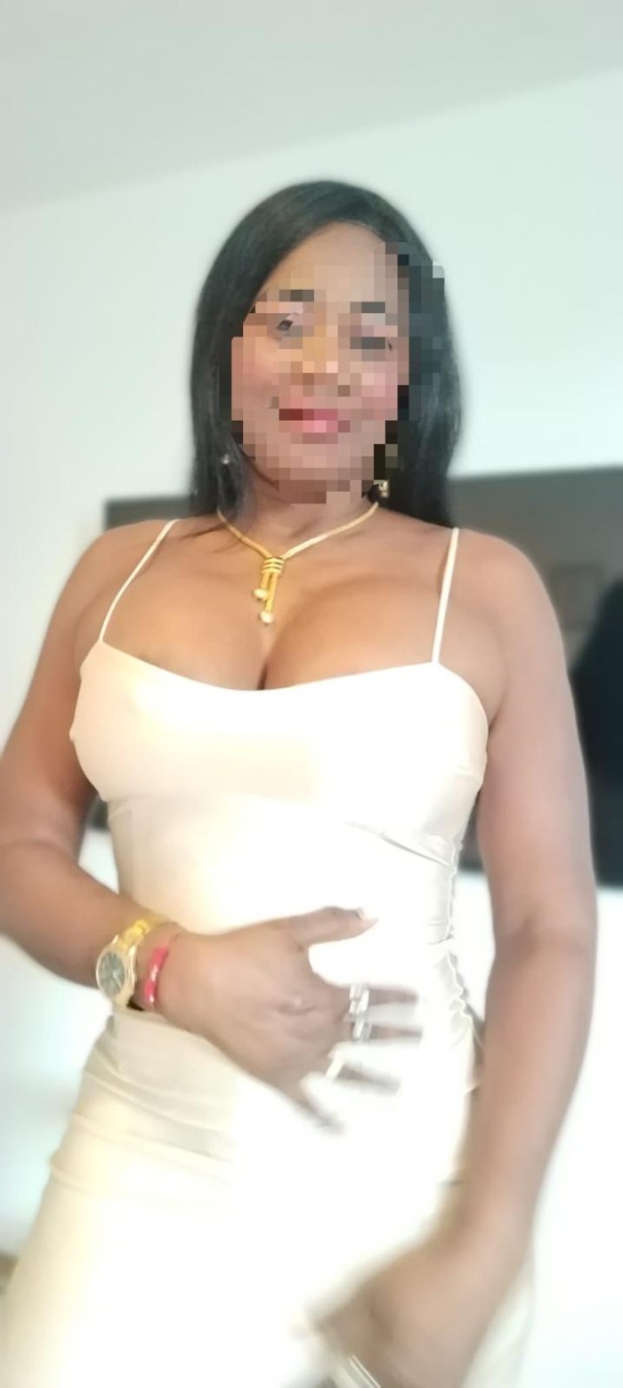 BELLISIMA Y SALVAJE EN SAMA DE LANGREO.