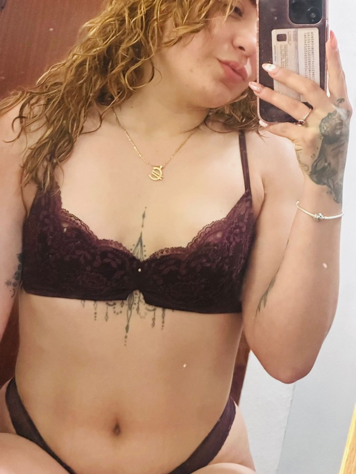 MUJER TRAVIESA CON GANAS DE UNA BUENA FOLLADA