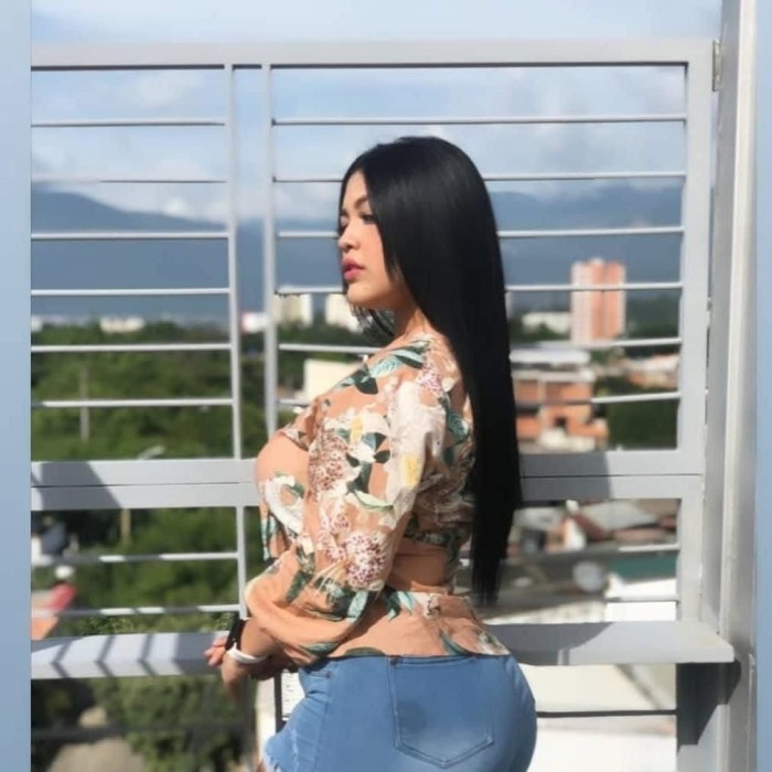 Dulce morena con un culazo en orense