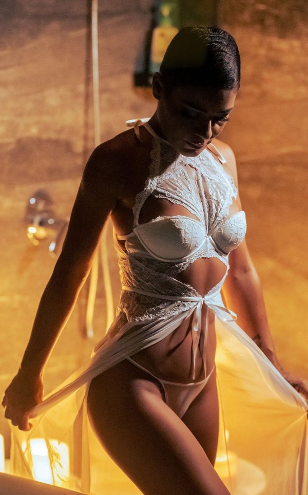 BRASILEÑA DE LUJO MUY COMPLACIENTE Y SENSUAL