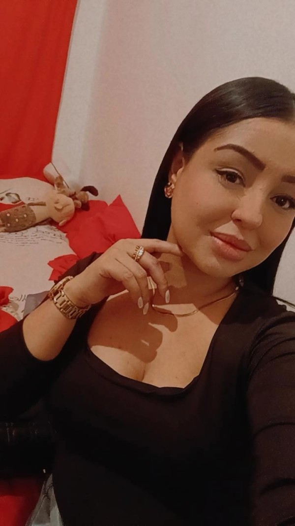 PELI LARGA CULONA DISPONIBLE 24/7  COLOMBIANA