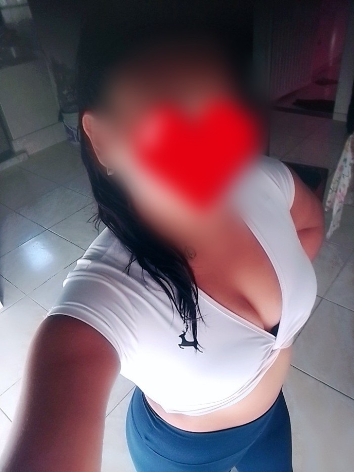 Chica latina cariñosa fiestera chupona. Vigo