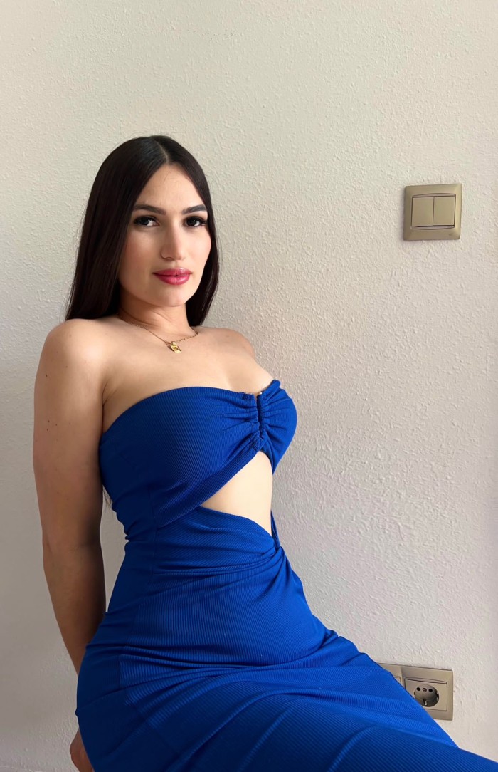 Isabella Ardiente  latina