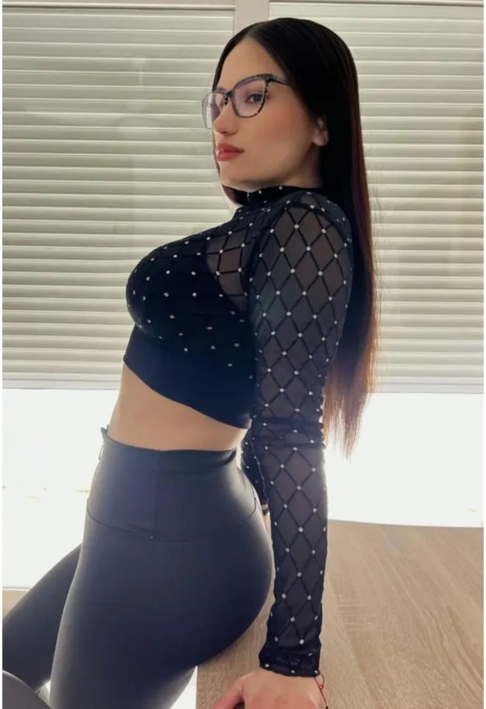 Isabella Ardiente  latina