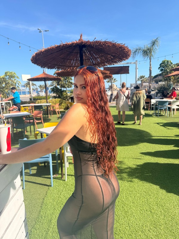 IRIS BRAZILIAN GIRL ENGLISH SPEAKER OUTCALLS