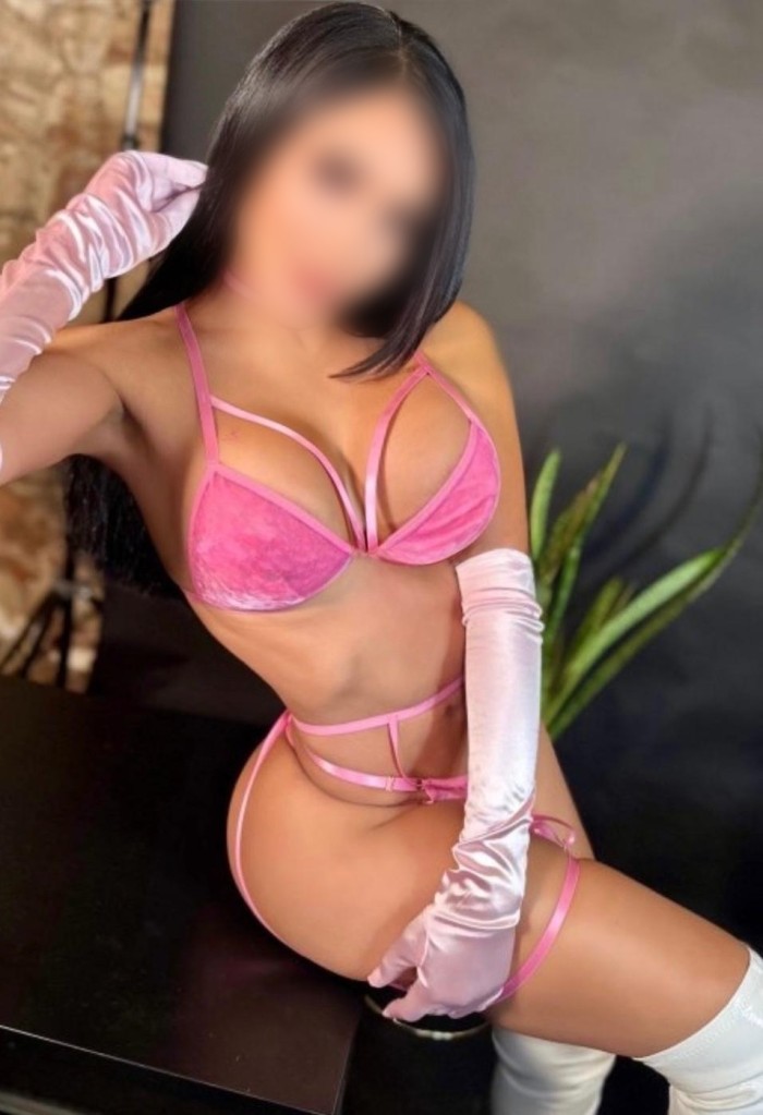 NEW! a high-class young woman  // Joven  DE LUJO e