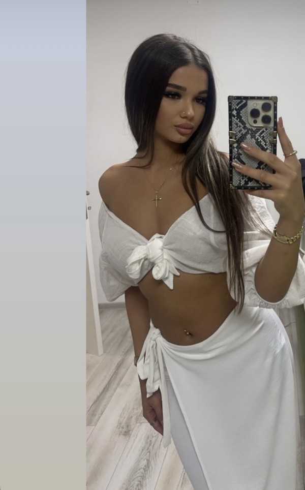 Melisa joven  y particular coche proprio