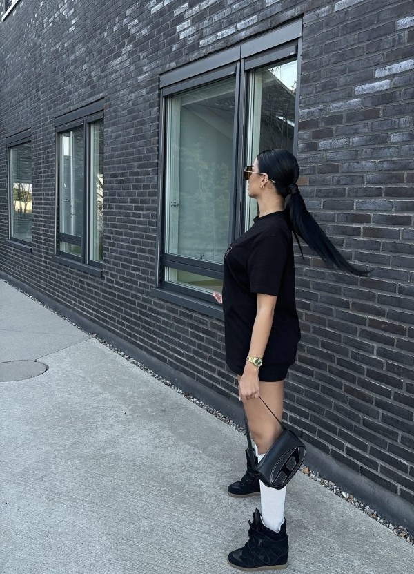 Melisa joven  y particular coche proprio