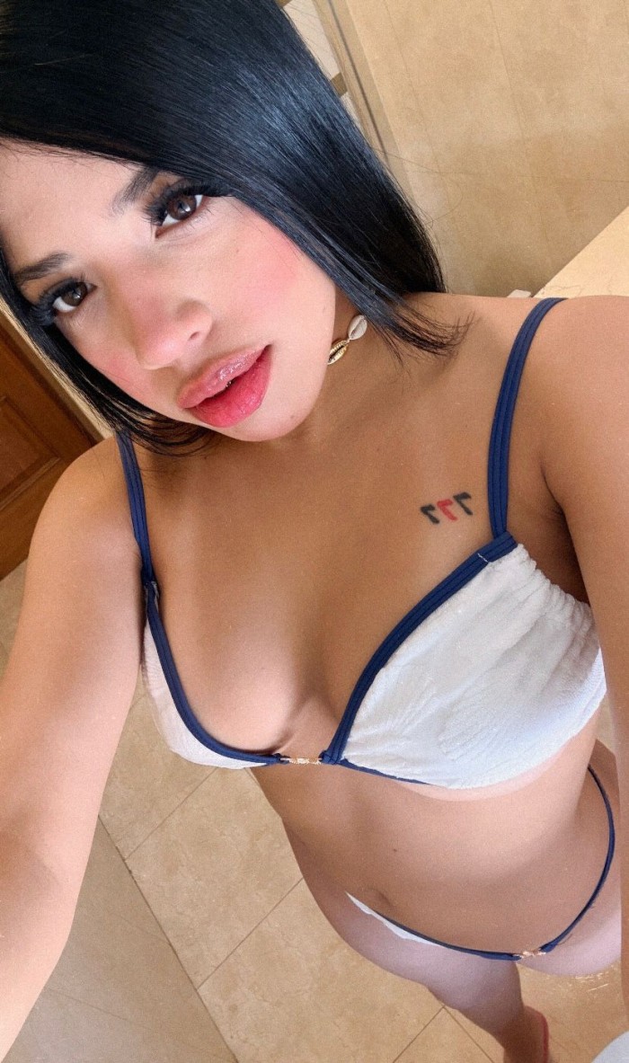 Juli chica complaciente y cariñosa