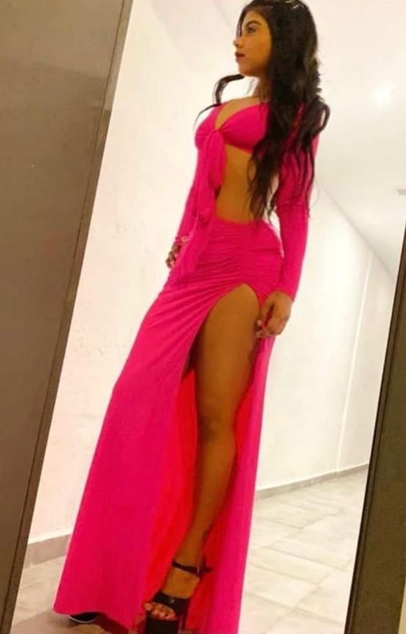 Isabella chica juguetona y sensual